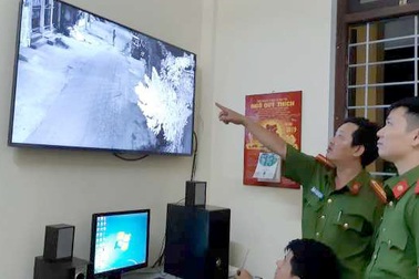 Hai tên trộm đột nhập kho tang vật của UBND xã lấy 3 tivi