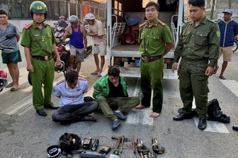 Hai kẻ trộm chó, xịt hơi cay vào công an ở TPHCM