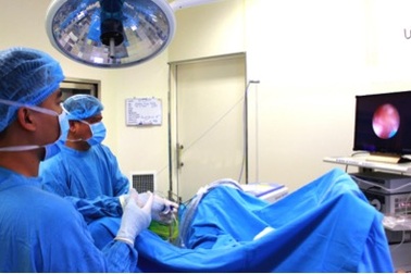 Cắt bỏ và tạo hình bàng quang mới cho bệnh nhân bị bướu xâm nhiễm