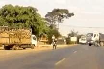 Cái giá của việc cậy xe lớn bắt nạt xe bé