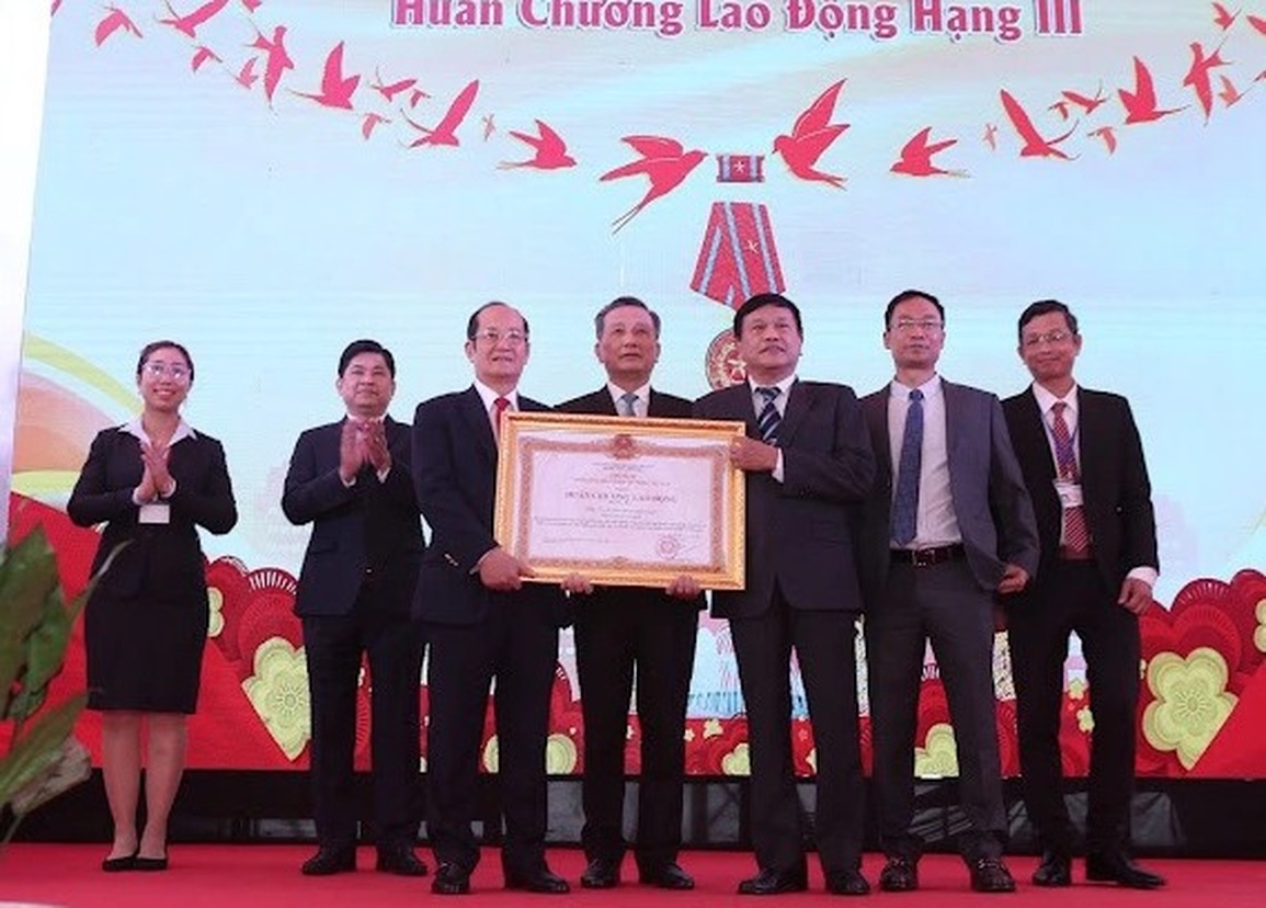 SaVipharm đón nhận Huân chương Lao động Hạng III, khẳng định thương hiệu thuốc Việt - 1 SaVipharm đón nhận Huân chương Lao động Hạng III, khẳng định thương hiệu thuốc Việt - 1