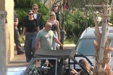 Selena Gomez hẹn ăn trưa với nhóm bạn giữa tin đồn hẹn hò nam ca sĩ Niall Horan