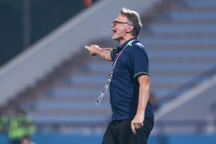 HLV Philippe Troussier kêu gọi đội tuyển Việt Nam đồng lòng chiến đấu