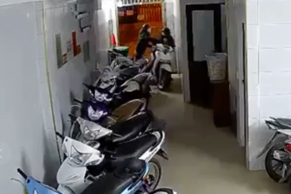 Xác minh clip cô gái bị sàm sỡ tại nhà trọ ở Hà Nội - 1 Xác minh clip cô gái bị sàm sỡ tại nhà trọ ở Hà Nội - 1