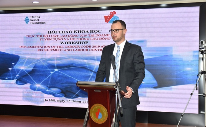 Ông Michael Siegner, Trưởng đại diện của HSF tại Việt Nam phát biểu chào mừng