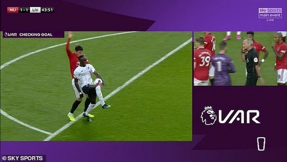 Điểm lại những lần Man Utd được công nghệ VAR “cứu thua” - 1 Điểm lại những lần Man Utd được công nghệ VAR “cứu thua” - 1