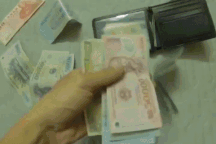 Nhặt được ví, chàng trai ở Hà Nội tìm đến tận nơi để trả và cái kết