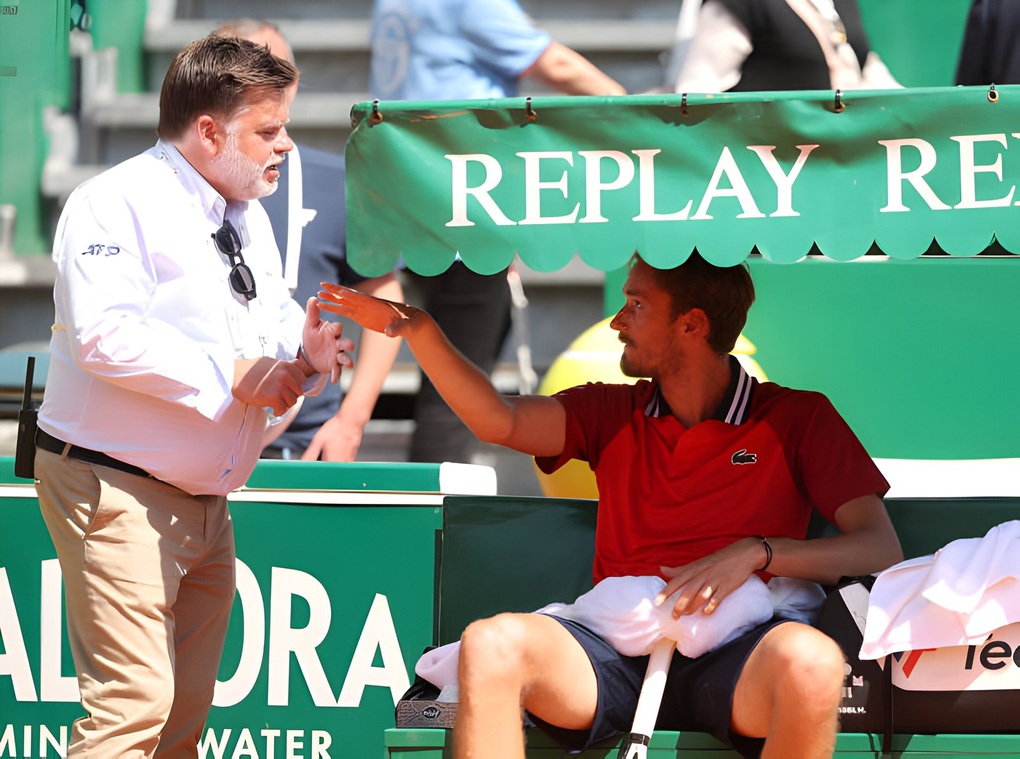 Djokovic, Sinner vào tứ kết, Medvedev chia tay Monte Carlo - 1