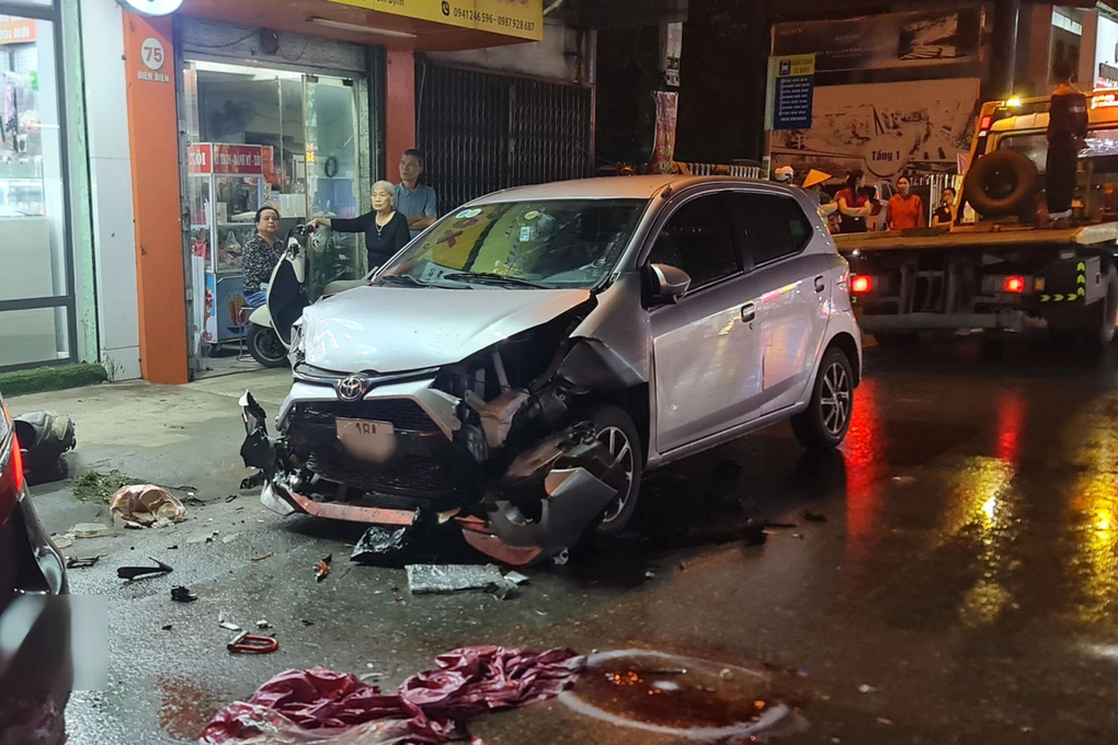 Xe Camry đâm liên hoàn nhiều ô tô, xe máy ở Nam Định - 1 Xe Camry đâm liên hoàn nhiều ô tô, xe máy ở Nam Định - 1
