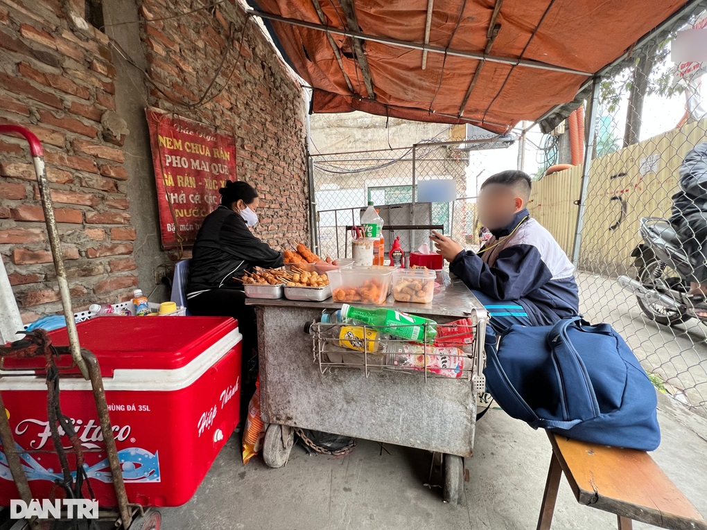 Sự thật chủ quán nem chua rán Hà Nội nghỉ 5 tháng du lịch châu Âu - 1 Sự thật chủ quán nem chua rán Hà Nội nghỉ 5 tháng du lịch châu Âu - 1