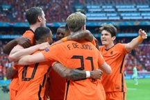 Depay ghi bàn, Hà Lan chính thức vượt qua vòng bảng