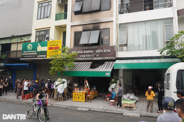 6 người ngủ trong căn nhà bốc cháy lúc rạng sáng, 2 cháu bé thiệt mạng