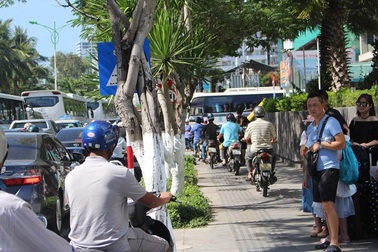 Nha Trang bất ngờ cấm xe trên 29 chỗ chạy trên đường ven biển Trần Phú