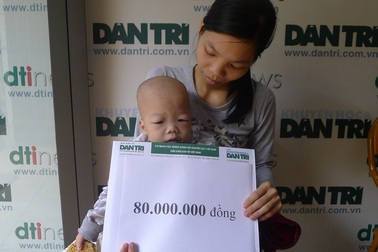 Cậu bé dân tộc Tày bụng to như cái trống tiếp tục nhận 80 triệu đồng