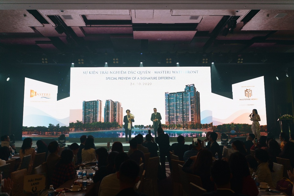 Sự kiện ra mắt dự án Masteri Waterfront thu hút hàng trăm khách hàng tham dự - 4 Sự kiện ra mắt dự án Masteri Waterfront thu hút hàng trăm khách hàng tham dự - 4