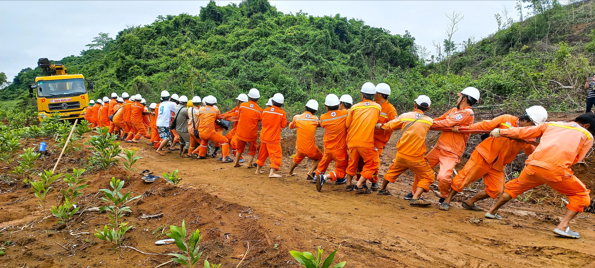 Khoảnh khắc ấn tượng trong cuộc thi ảnh kỷ niệm 50 năm ngành điện miền Nam - 4 Khoảnh khắc ấn tượng trong cuộc thi ảnh kỷ niệm 50 năm ngành điện miền Nam - 4