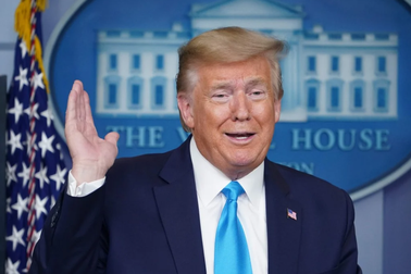 Tranh cãi việc ông Trump đề xuất tiêm chất khử trùng để chống Covid-19