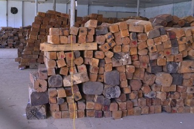 Bắt giữ lô gỗ hương 4 tỉ đồng chở lậu bằng tàu hỏa