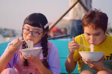 Phương Mỹ Chi buồn khi bị bạn bè chê hát nhạc quê hương “cũ và sến”