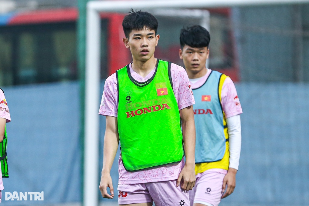 Bùi Hoàng Việt Anh chỉ ra điểm yếu của cầu thủ nhập tịch Indonesia - 3 Bùi Hoàng Việt Anh chỉ ra điểm yếu của cầu thủ nhập tịch Indonesia - 3