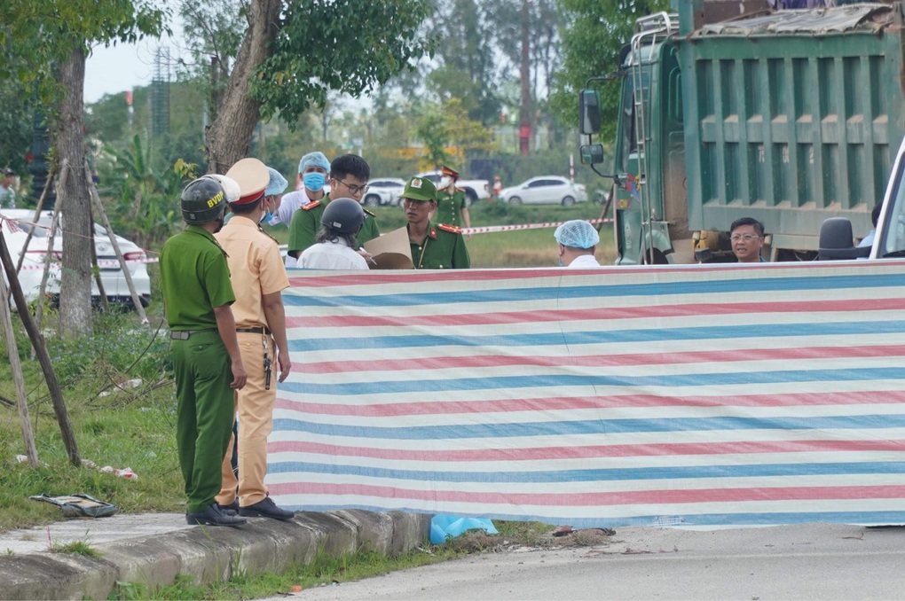 Mẹ bầu và 2 con nhỏ tử vong trong vụ tai nạn kinh hoàng - 1 Mẹ bầu và 2 con nhỏ tử vong trong vụ tai nạn kinh hoàng - 1