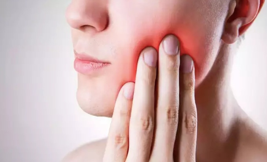 Ung thư phổi: Dấu hiệu cảnh báo từ cơn đau trên mặt - 1 Ung thư phổi: Dấu hiệu cảnh báo từ cơn đau trên mặt - 1