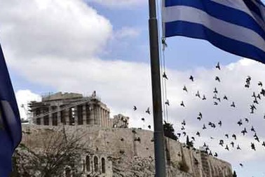 Hy Lạp lùi bước trước sức ép từ châu Âu