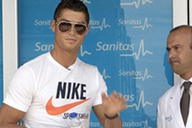 C. Ronaldo gặp xung đột về quyền lợi với Real Madrid