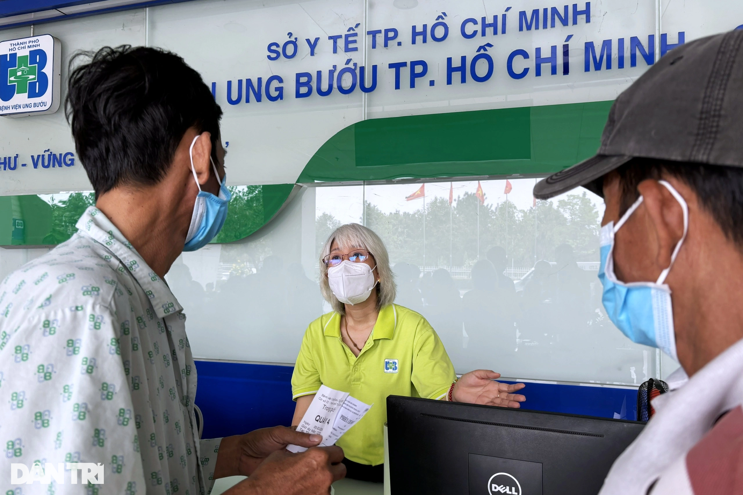 Cha bị đột quỵ, con gái 12 năm làm cô tiên của người bệnh hiểm nghèo - 3 Cha bị đột quỵ, con gái 12 năm làm cô tiên của người bệnh hiểm nghèo - 3
