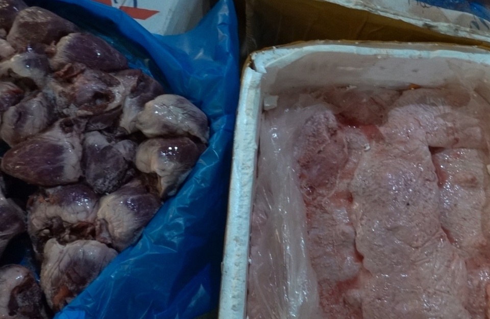 Khám phá thủ đoạn “ẩn giấu” 6 tấn thực phẩm bẩn trong kho lạnh ở Hà Nội - 3 Khám phá thủ đoạn “ẩn giấu” 6 tấn thực phẩm bẩn trong kho lạnh ở Hà Nội - 3