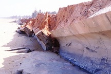 Bình Định: Kè biển 80 tỷ bị sóng đánh “bay” do thiên tai?