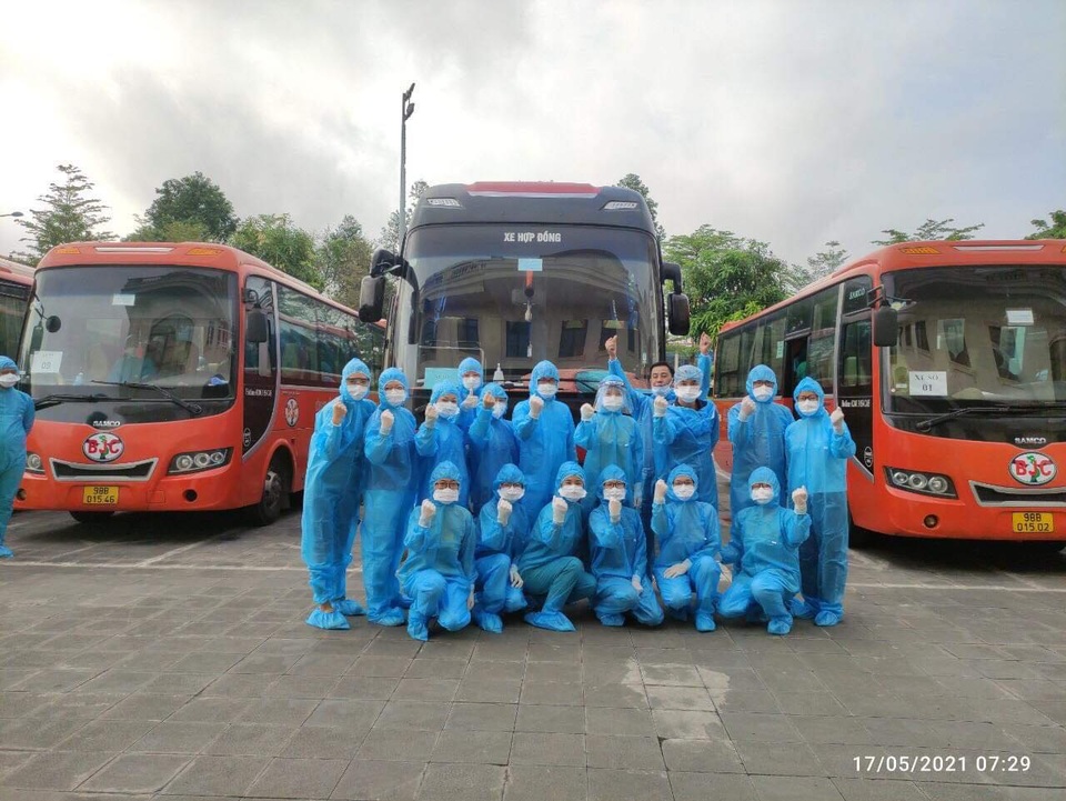 Những đôi bàn tay biến dạng tại chảo lửa Covid-19 ở Bắc Giang - 4 Những đôi bàn tay biến dạng tại chảo lửa Covid-19 ở Bắc Giang - 4