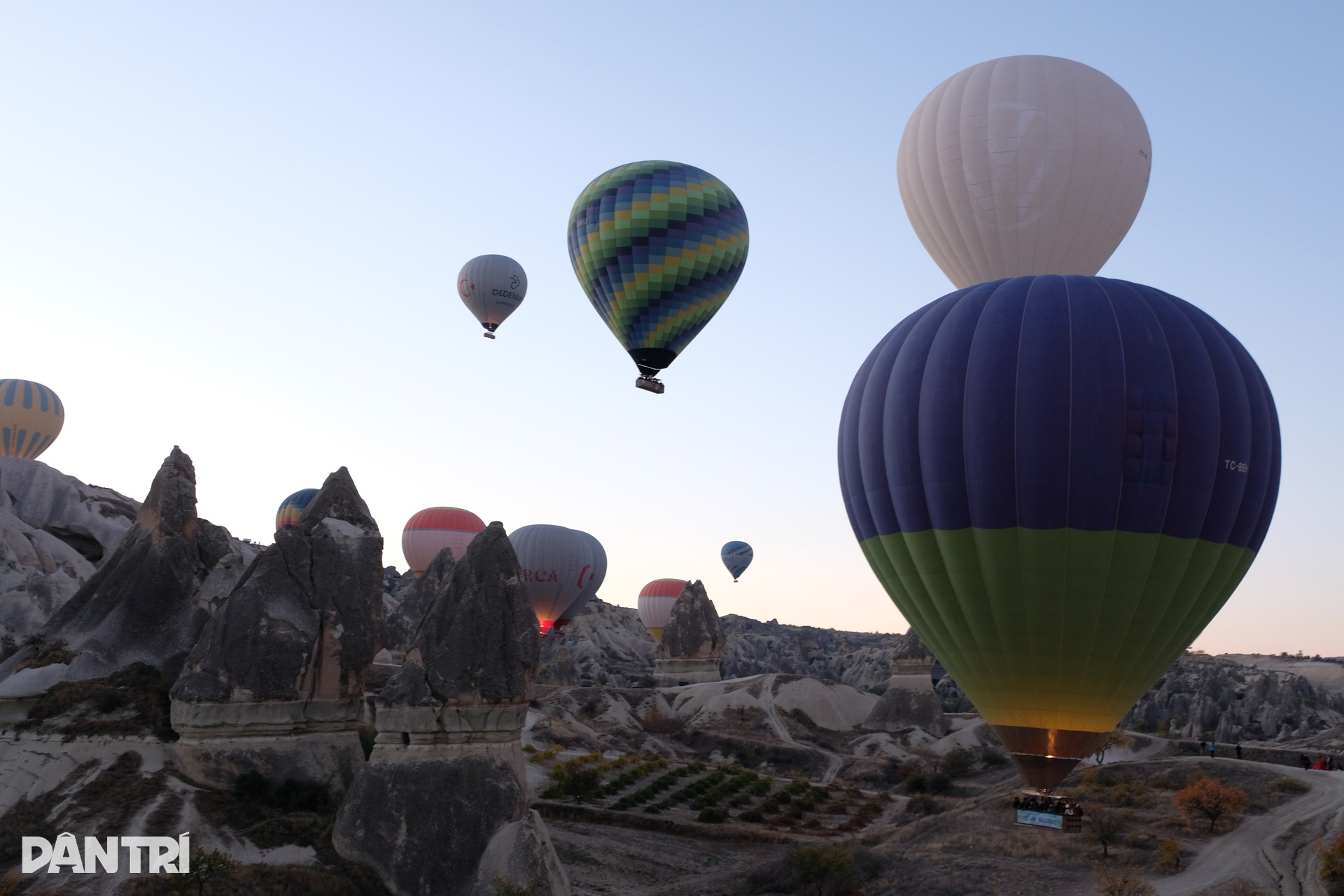 Trải nghiệm cảm giác thót tim khi bay khinh khí cầu ở Thổ Nhĩ Kỳ - 6
