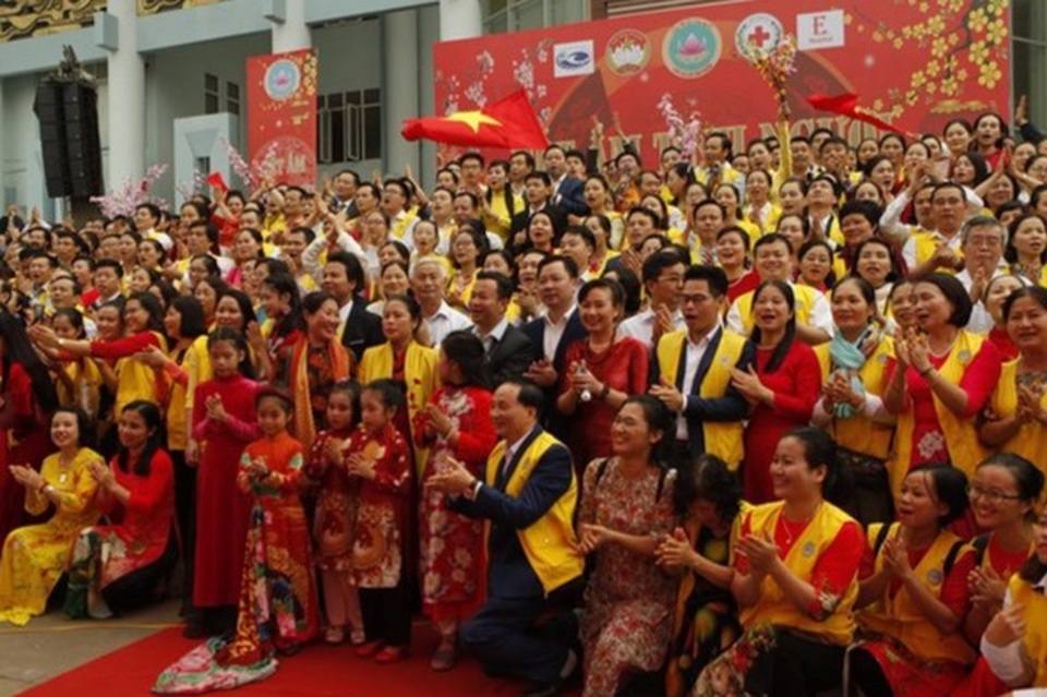 Câu lạc bộ Tình người có biểu hiện đa cấp tâm linh - 1 Câu lạc bộ Tình người có biểu hiện đa cấp tâm linh - 1