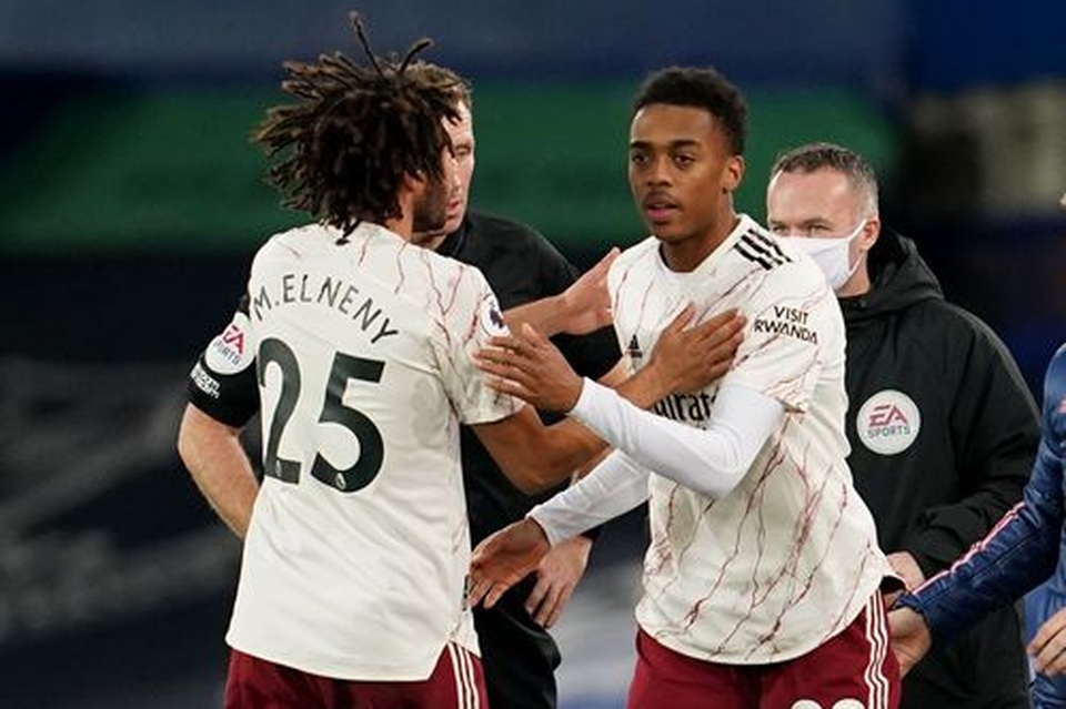 Everton 2-1 Arsenal: Holding đốt lưới nhà - 4 Everton 2-1 Arsenal: Holding đốt lưới nhà - 4