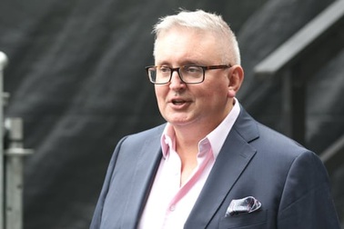 Vi phạm quy định “ở trong nhà”, Bộ trưởng Australia từ chức