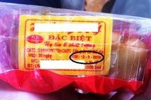 Phát hiện nhiều bánh trung thu ghi ngày sản xuất sau “thời hiện tại”