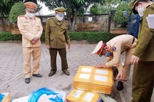 Phát hiện 5 tấn thực phẩm bốc mùi hôi thối trên xe tải