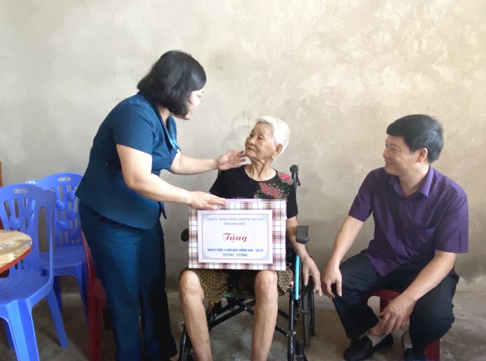 Ninh Bình dành hơn 9 tỷ đồng tri ân người có công dịp 27/7 - 1 Ninh Bình dành hơn 9 tỷ đồng tri ân người có công dịp 27/7 - 1