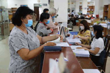 Sửa chính sách để giữ chân người lao động