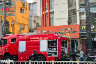 Vụ cháy quán ăn khiến 4 người chết ở TPHCM: Cấp cứu 2 ca nhảy lầu, ngạt khí