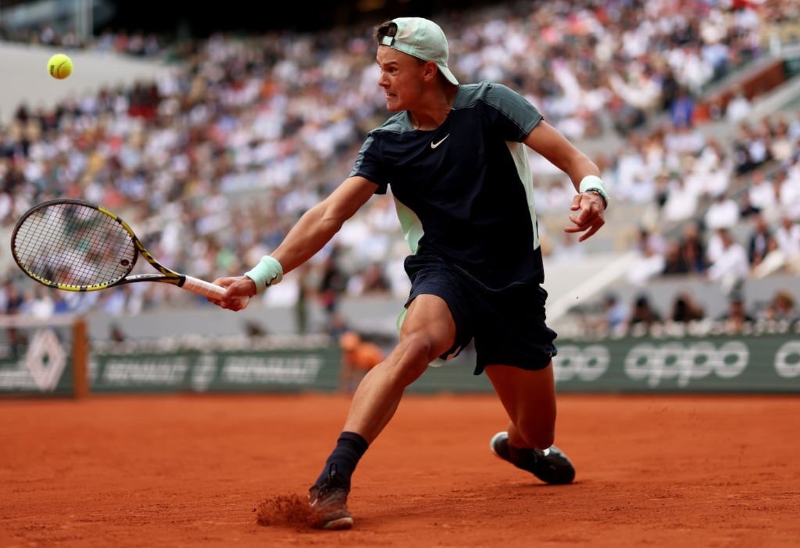 Medvedev và Tsitsipas cùng thua trước thềm tứ kết Roland Garros - 2 Medvedev và Tsitsipas cùng thua trước thềm tứ kết Roland Garros - 2