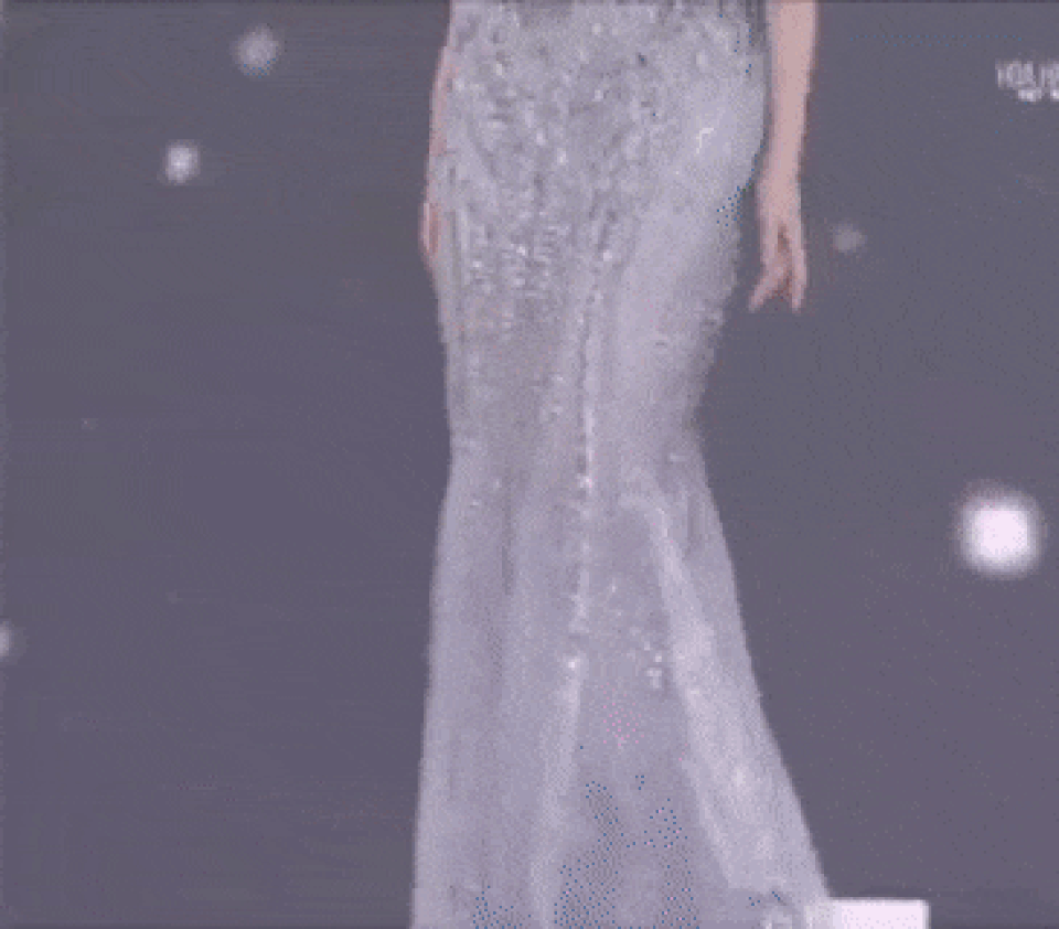 Những pha ngã nhào, loạng choạng trên sân khấu của thí sinh Hoa hậu - 6 Những pha ngã nhào, loạng choạng trên sân khấu của thí sinh Hoa hậu - 6