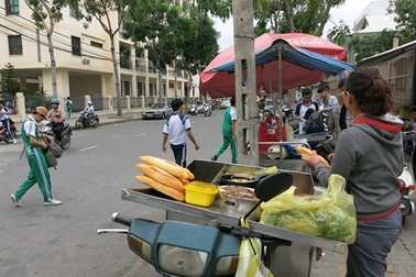Đà Nẵng triển khai đề án quản lý thức ăn đường phố