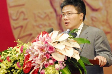 Cổng trường Thực nghiệm đổ vì... Ngô Bảo Châu?