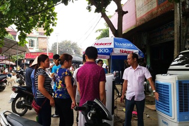 Máy làm mát “cháy hàng” giữa mùa nóng