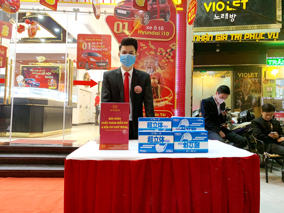 Không khí mua sắm nhộn nhịp ngày vía Thần tài 2020 tại Bảo Tín Mạnh Hải - 3