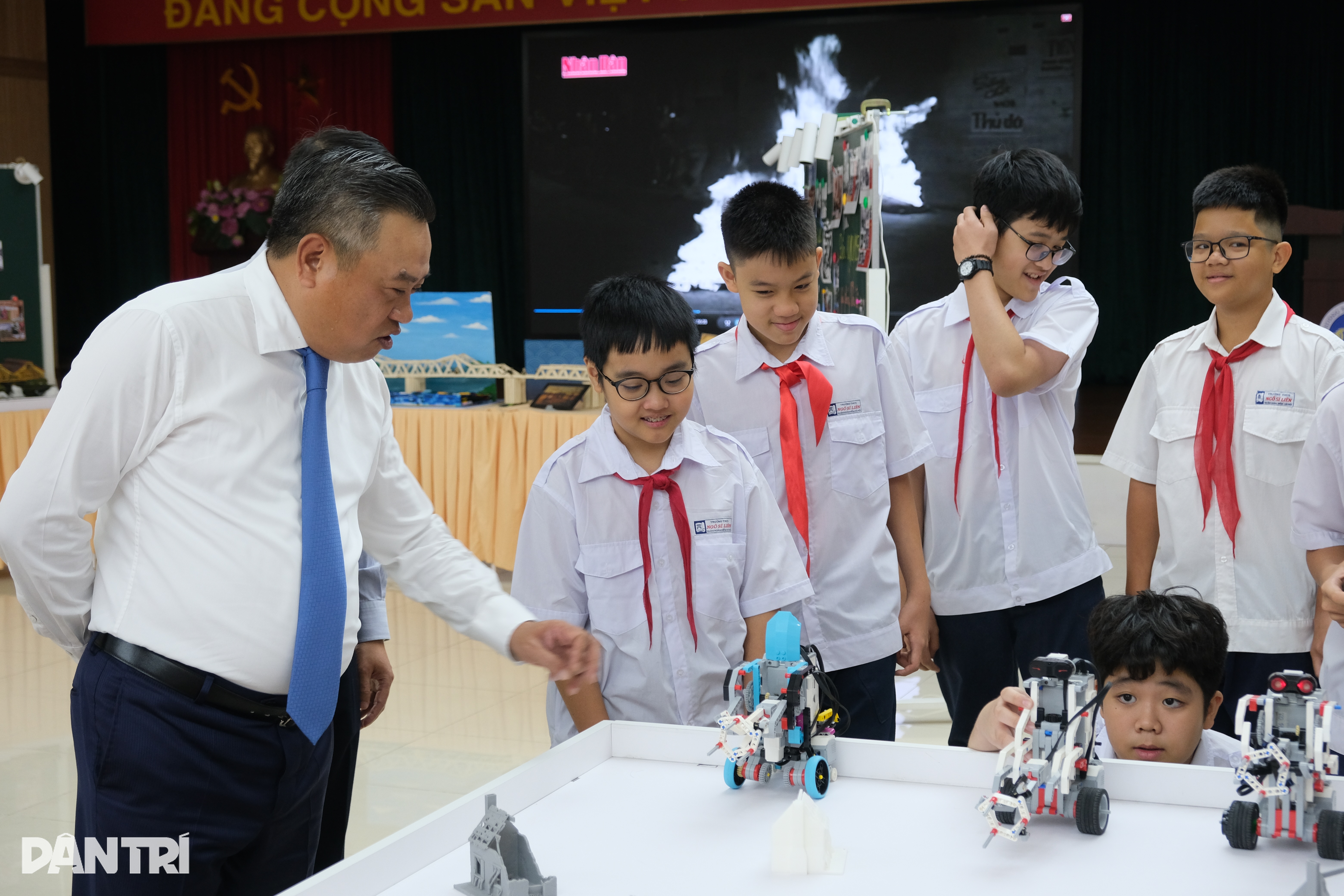 Presente verde na inauguração da escola com mais de 100 anos - 4 Món quà xanh trong ngày khai giảng tại ngôi trường hơn 100 năm tuổi - 4