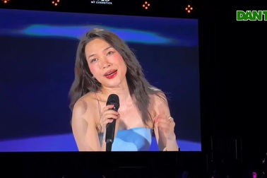 Mỹ Tâm khoe giọng trong đêm nhạc tại Hồ Tràm