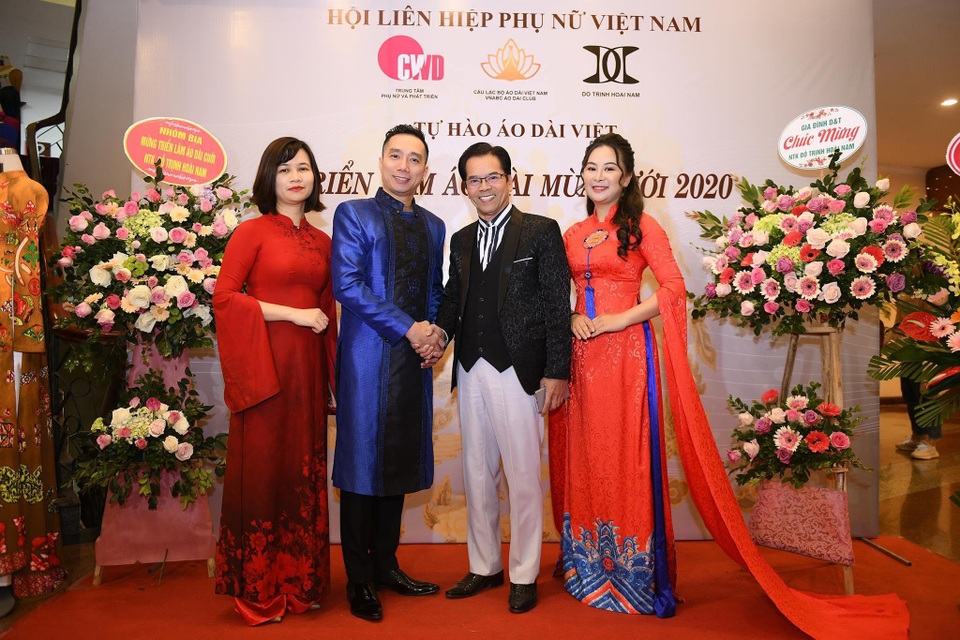 NTK Đỗ Trịnh Hoài Nam giới thiệu áo dài dát vàng đính 110 viên kim cương - 6 NTK Đỗ Trịnh Hoài Nam giới thiệu áo dài dát vàng đính 110 viên kim cương - 6